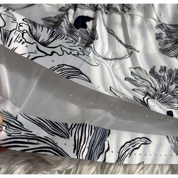 Athleta Women's White and Black Print Laser Run Skort Size Small Tennis Prep - Picture 4 of 8